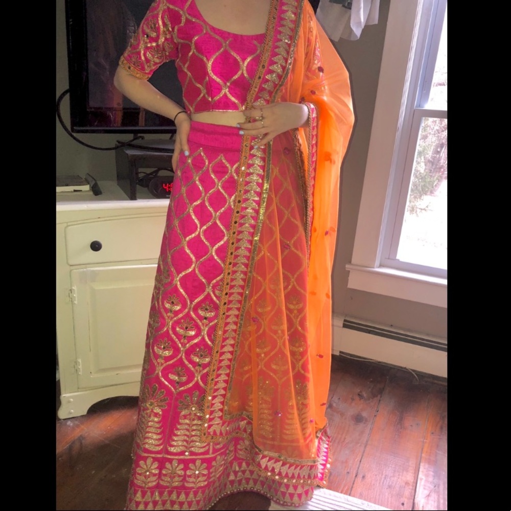 Lehenga - two peice Indian style outfit w/ dupata